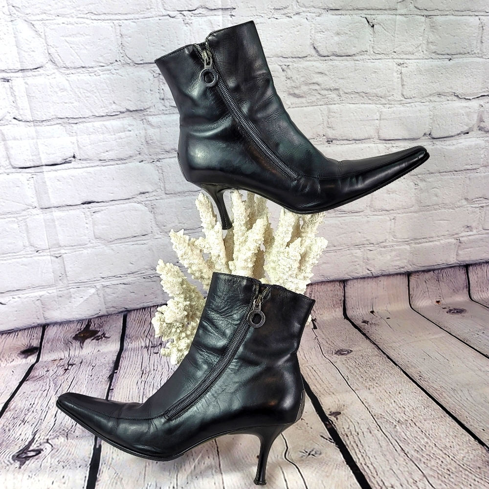 Donald Pliner SALONAN Black Leather Bootie s 9